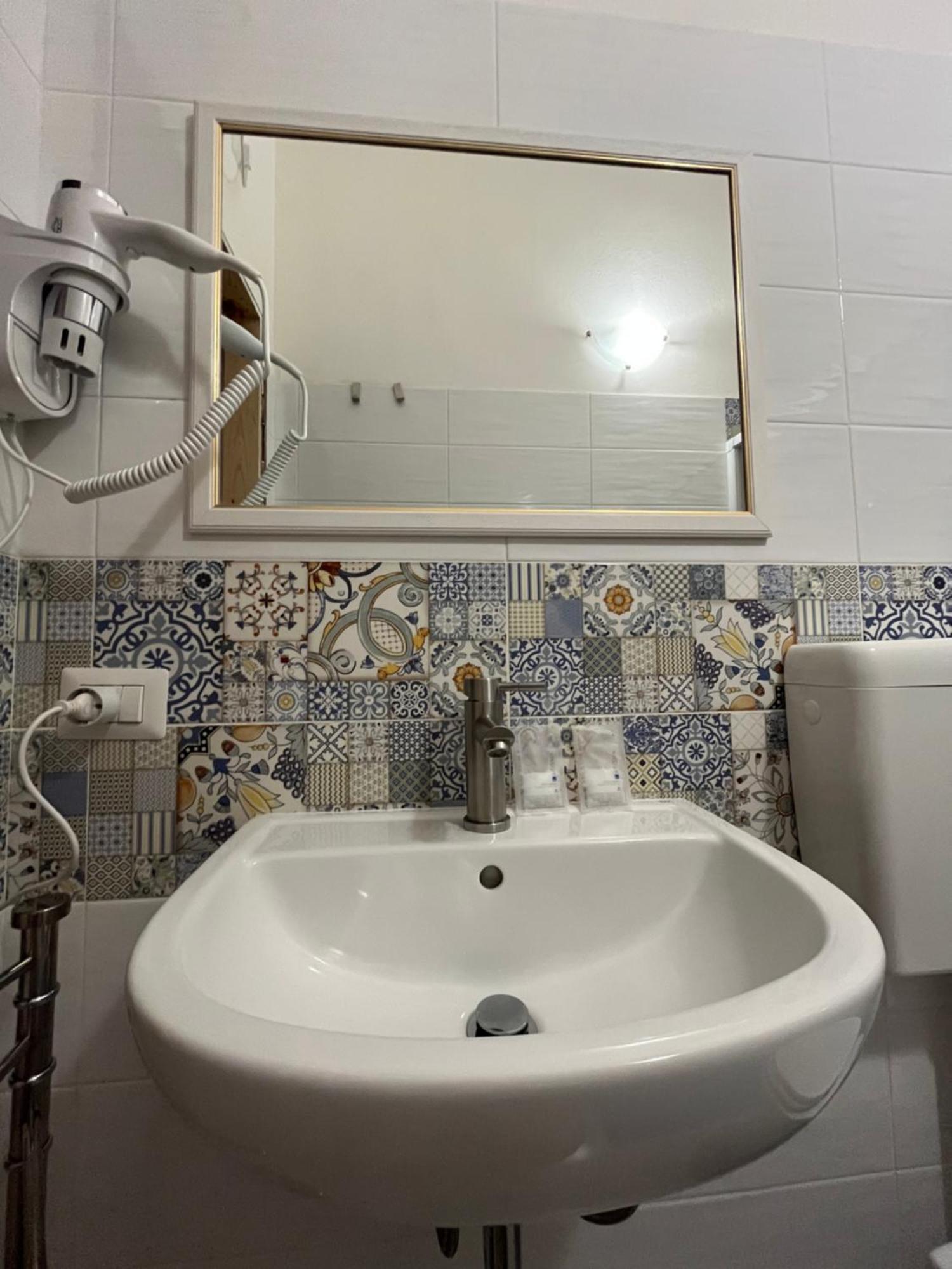B&B Regina Rooms Avola Esterno foto